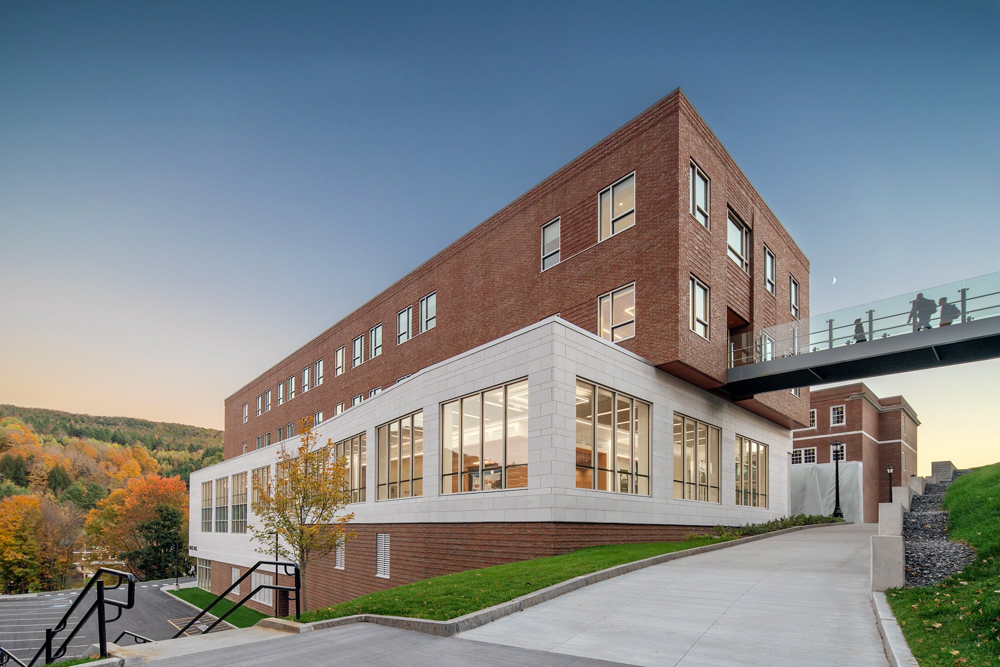 Norwich-University-Mack-Hall-External-with-Bridge